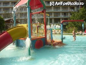 [P11] loc de joaca in piscina copiilor!  » foto by mohiromania
 - 
<span class="allrVoted glyphicon glyphicon-heart hidden" id="av431409"></span>
<a class="m-l-10 hidden" id="sv431409" onclick="voting_Foto_DelVot(,431409,5032)" role="button">șterge vot <span class="glyphicon glyphicon-remove"></span></a>
<a id="v9431409" class=" c-red"  onclick="voting_Foto_SetVot(431409)" role="button"><span class="glyphicon glyphicon-heart-empty"></span> <b>LIKE</b> = Votează poza</a> <img class="hidden"  id="f431409W9" src="/imagini/loader.gif" border="0" /><span class="AjErrMes hidden" id="e431409ErM"></span>