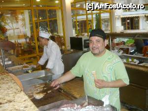 [P04] bucatarul mexican, autorul unor specialitati f bune!  » foto by mohiromania
 - 
<span class="allrVoted glyphicon glyphicon-heart hidden" id="av431399"></span>
<a class="m-l-10 hidden" id="sv431399" onclick="voting_Foto_DelVot(,431399,5032)" role="button">șterge vot <span class="glyphicon glyphicon-remove"></span></a>
<a id="v9431399" class=" c-red"  onclick="voting_Foto_SetVot(431399)" role="button"><span class="glyphicon glyphicon-heart-empty"></span> <b>LIKE</b> = Votează poza</a> <img class="hidden"  id="f431399W9" src="/imagini/loader.gif" border="0" /><span class="AjErrMes hidden" id="e431399ErM"></span>