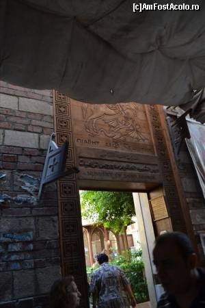 [P17] Intrarea la Nunnery of Saint George, manastirea de maici, cu usa de 7 metri si lanturile Sf. Gherghe. Cairoul Coptic.  » foto by TraianS
 - 
<span class="allrVoted glyphicon glyphicon-heart hidden" id="av576700"></span>
<a class="m-l-10 hidden" id="sv576700" onclick="voting_Foto_DelVot(,576700,5067)" role="button">șterge vot <span class="glyphicon glyphicon-remove"></span></a>
<a id="v9576700" class=" c-red"  onclick="voting_Foto_SetVot(576700)" role="button"><span class="glyphicon glyphicon-heart-empty"></span> <b>LIKE</b> = Votează poza</a> <img class="hidden"  id="f576700W9" src="/imagini/loader.gif" border="0" /><span class="AjErrMes hidden" id="e576700ErM"></span>