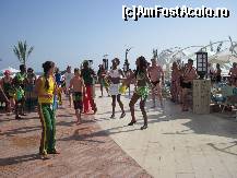 [P19] Dansatori de samba. » foto by aurelia.tarazi
 - 
<span class="allrVoted glyphicon glyphicon-heart hidden" id="av79605"></span>
<a class="m-l-10 hidden" id="sv79605" onclick="voting_Foto_DelVot(,79605,5069)" role="button">șterge vot <span class="glyphicon glyphicon-remove"></span></a>
<a id="v979605" class=" c-red"  onclick="voting_Foto_SetVot(79605)" role="button"><span class="glyphicon glyphicon-heart-empty"></span> <b>LIKE</b> = Votează poza</a> <img class="hidden"  id="f79605W9" src="/imagini/loader.gif" border="0" /><span class="AjErrMes hidden" id="e79605ErM"></span>