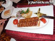 [P13] Un alt fel de mancare principal din restaurantul a-la-carte turcesc este chebapul. Ce mi-a placut aici a fost sistemul rotativ pe care il observati in fata farfuriei. Pe el se afla aperitivele. Fiecare invarte si serveste. » foto by nicu bogdanel
 - 
<span class="allrVoted glyphicon glyphicon-heart hidden" id="av134063"></span>
<a class="m-l-10 hidden" id="sv134063" onclick="voting_Foto_DelVot(,134063,5069)" role="button">șterge vot <span class="glyphicon glyphicon-remove"></span></a>
<a id="v9134063" class=" c-red"  onclick="voting_Foto_SetVot(134063)" role="button"><span class="glyphicon glyphicon-heart-empty"></span> <b>LIKE</b> = Votează poza</a> <img class="hidden"  id="f134063W9" src="/imagini/loader.gif" border="0" /><span class="AjErrMes hidden" id="e134063ErM"></span>