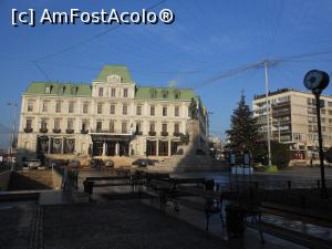 [P01] Iași - Piața Unirii cu Grand Hotel Traian, Statuia lui Alexandru Ioan Cuza și bradul de Crăciun 2022. » foto by iulianic
 - 
<span class="allrVoted glyphicon glyphicon-heart hidden" id="av1348611"></span>
<a class="m-l-10 hidden" id="sv1348611" onclick="voting_Foto_DelVot(,1348611,5091)" role="button">șterge vot <span class="glyphicon glyphicon-remove"></span></a>
<a id="v91348611" class=" c-red"  onclick="voting_Foto_SetVot(1348611)" role="button"><span class="glyphicon glyphicon-heart-empty"></span> <b>LIKE</b> = Votează poza</a> <img class="hidden"  id="f1348611W9" src="/imagini/loader.gif" border="0" /><span class="AjErrMes hidden" id="e1348611ErM"></span>