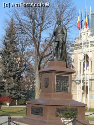 [P41] Iași - Statuia regelui Ferdinand I în fața primăriei. » foto by iulianic
 - 
<span class="allrVoted glyphicon glyphicon-heart hidden" id="av1348659"></span>
<a class="m-l-10 hidden" id="sv1348659" onclick="voting_Foto_DelVot(,1348659,5091)" role="button">șterge vot <span class="glyphicon glyphicon-remove"></span></a>
<a id="v91348659" class=" c-red"  onclick="voting_Foto_SetVot(1348659)" role="button"><span class="glyphicon glyphicon-heart-empty"></span> <b>LIKE</b> = Votează poza</a> <img class="hidden"  id="f1348659W9" src="/imagini/loader.gif" border="0" /><span class="AjErrMes hidden" id="e1348659ErM"></span>