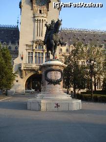 [P08] Iasi - statuia lui Stefan cel Mare din fata Palatului Culturii » foto by Diaura*
 - 
<span class="allrVoted glyphicon glyphicon-heart hidden" id="av68945"></span>
<a class="m-l-10 hidden" id="sv68945" onclick="voting_Foto_DelVot(,68945,5091)" role="button">șterge vot <span class="glyphicon glyphicon-remove"></span></a>
<a id="v968945" class=" c-red"  onclick="voting_Foto_SetVot(68945)" role="button"><span class="glyphicon glyphicon-heart-empty"></span> <b>LIKE</b> = Votează poza</a> <img class="hidden"  id="f68945W9" src="/imagini/loader.gif" border="0" /><span class="AjErrMes hidden" id="e68945ErM"></span>