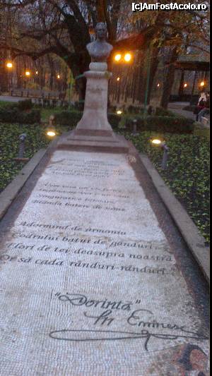 [P21] Iasi - Gradina Copou 
Poezia Dorinta de Mihai Eminescu si bustul poetului » foto by Nicu Teusdea
 - 
<span class="allrVoted glyphicon glyphicon-heart hidden" id="av403527"></span>
<a class="m-l-10 hidden" id="sv403527" onclick="voting_Foto_DelVot(,403527,5091)" role="button">șterge vot <span class="glyphicon glyphicon-remove"></span></a>
<a id="v9403527" class=" c-red"  onclick="voting_Foto_SetVot(403527)" role="button"><span class="glyphicon glyphicon-heart-empty"></span> <b>LIKE</b> = Votează poza</a> <img class="hidden"  id="f403527W9" src="/imagini/loader.gif" border="0" /><span class="AjErrMes hidden" id="e403527ErM"></span>