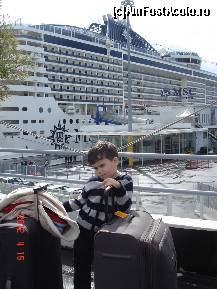 [P01] Genova, la imbarcare » foto by olivial
 - 
<span class="allrVoted glyphicon glyphicon-heart hidden" id="av332752"></span>
<a class="m-l-10 hidden" id="sv332752" onclick="voting_Foto_DelVot(,332752,5104)" role="button">șterge vot <span class="glyphicon glyphicon-remove"></span></a>
<a id="v9332752" class=" c-red"  onclick="voting_Foto_SetVot(332752)" role="button"><span class="glyphicon glyphicon-heart-empty"></span> <b>LIKE</b> = Votează poza</a> <img class="hidden"  id="f332752W9" src="/imagini/loader.gif" border="0" /><span class="AjErrMes hidden" id="e332752ErM"></span>