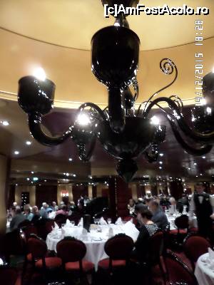 [P27] candelabru de Murano în restaurantul Red Velvet » foto by Alina53
 - 
<span class="allrVoted glyphicon glyphicon-heart hidden" id="av702750"></span>
<a class="m-l-10 hidden" id="sv702750" onclick="voting_Foto_DelVot(,702750,5104)" role="button">șterge vot <span class="glyphicon glyphicon-remove"></span></a>
<a id="v9702750" class=" c-red"  onclick="voting_Foto_SetVot(702750)" role="button"><span class="glyphicon glyphicon-heart-empty"></span> <b>LIKE</b> = Votează poza</a> <img class="hidden"  id="f702750W9" src="/imagini/loader.gif" border="0" /><span class="AjErrMes hidden" id="e702750ErM"></span>