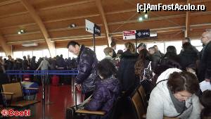 [P04] În stânga, în plan mai îndepărtat, ghișeele de check-in.  » foto by Costi
 - 
<span class="allrVoted glyphicon glyphicon-heart hidden" id="av600701"></span>
<a class="m-l-10 hidden" id="sv600701" onclick="voting_Foto_DelVot(,600701,5104)" role="button">șterge vot <span class="glyphicon glyphicon-remove"></span></a>
<a id="v9600701" class=" c-red"  onclick="voting_Foto_SetVot(600701)" role="button"><span class="glyphicon glyphicon-heart-empty"></span> <b>LIKE</b> = Votează poza</a> <img class="hidden"  id="f600701W9" src="/imagini/loader.gif" border="0" /><span class="AjErrMes hidden" id="e600701ErM"></span>