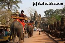 [P06] spre orasul misterios Angkor Thom » foto by Pami*
 - 
<span class="allrVoted glyphicon glyphicon-heart hidden" id="av299402"></span>
<a class="m-l-10 hidden" id="sv299402" onclick="voting_Foto_DelVot(,299402,5123)" role="button">șterge vot <span class="glyphicon glyphicon-remove"></span></a>
<a id="v9299402" class=" c-red"  onclick="voting_Foto_SetVot(299402)" role="button"><span class="glyphicon glyphicon-heart-empty"></span> <b>LIKE</b> = Votează poza</a> <img class="hidden"  id="f299402W9" src="/imagini/loader.gif" border="0" /><span class="AjErrMes hidden" id="e299402ErM"></span>