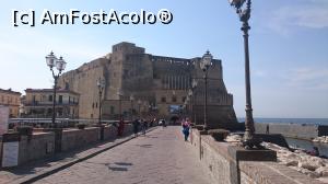[P12] Pe podul pietruit care face legatura cu Castelul dell'Ovo.  » foto by Aurici
 - 
<span class="allrVoted glyphicon glyphicon-heart hidden" id="av875091"></span>
<a class="m-l-10 hidden" id="sv875091" onclick="voting_Foto_DelVot(,875091,5128)" role="button">șterge vot <span class="glyphicon glyphicon-remove"></span></a>
<a id="v9875091" class=" c-red"  onclick="voting_Foto_SetVot(875091)" role="button"><span class="glyphicon glyphicon-heart-empty"></span> <b>LIKE</b> = Votează poza</a> <img class="hidden"  id="f875091W9" src="/imagini/loader.gif" border="0" /><span class="AjErrMes hidden" id="e875091ErM"></span>