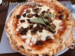 [P30] O pizza siciliana din Napoli! :)  » foto by indiralisa_26
 - 
<span class="allrVoted glyphicon glyphicon-heart hidden" id="av1102405"></span>
<a class="m-l-10 hidden" id="sv1102405" onclick="voting_Foto_DelVot(,1102405,5128)" role="button">șterge vot <span class="glyphicon glyphicon-remove"></span></a>
<a id="v91102405" class=" c-red"  onclick="voting_Foto_SetVot(1102405)" role="button"><span class="glyphicon glyphicon-heart-empty"></span> <b>LIKE</b> = Votează poza</a> <img class="hidden"  id="f1102405W9" src="/imagini/loader.gif" border="0" /><span class="AjErrMes hidden" id="e1102405ErM"></span>
