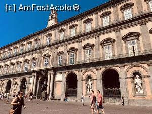 [P06] Palatul regal Napoli » foto by indiralisa_26
 - 
<span class="allrVoted glyphicon glyphicon-heart hidden" id="av1102373"></span>
<a class="m-l-10 hidden" id="sv1102373" onclick="voting_Foto_DelVot(,1102373,5128)" role="button">șterge vot <span class="glyphicon glyphicon-remove"></span></a>
<a id="v91102373" class=" c-red"  onclick="voting_Foto_SetVot(1102373)" role="button"><span class="glyphicon glyphicon-heart-empty"></span> <b>LIKE</b> = Votează poza</a> <img class="hidden"  id="f1102373W9" src="/imagini/loader.gif" border="0" /><span class="AjErrMes hidden" id="e1102373ErM"></span>