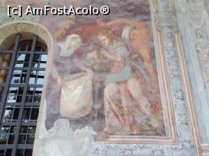 [P10] Complexul Monumental Santa Chiara, Napoli. Frescele din curtea interioară cu scene din Vechiul Testament. » foto by mihaelavoicu
 - 
<span class="allrVoted glyphicon glyphicon-heart hidden" id="av1193661"></span>
<a class="m-l-10 hidden" id="sv1193661" onclick="voting_Foto_DelVot(,1193661,5128)" role="button">șterge vot <span class="glyphicon glyphicon-remove"></span></a>
<a id="v91193661" class=" c-red"  onclick="voting_Foto_SetVot(1193661)" role="button"><span class="glyphicon glyphicon-heart-empty"></span> <b>LIKE</b> = Votează poza</a> <img class="hidden"  id="f1193661W9" src="/imagini/loader.gif" border="0" /><span class="AjErrMes hidden" id="e1193661ErM"></span>