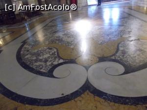 [P02] Complexul Monumental Santa Chiara, Napoli. Pavimentul bisericii. » foto by mihaelavoicu
 - 
<span class="allrVoted glyphicon glyphicon-heart hidden" id="av1193645"></span>
<a class="m-l-10 hidden" id="sv1193645" onclick="voting_Foto_DelVot(,1193645,5128)" role="button">șterge vot <span class="glyphicon glyphicon-remove"></span></a>
<a id="v91193645" class=" c-red"  onclick="voting_Foto_SetVot(1193645)" role="button"><span class="glyphicon glyphicon-heart-empty"></span> <b>LIKE</b> = Votează poza</a> <img class="hidden"  id="f1193645W9" src="/imagini/loader.gif" border="0" /><span class="AjErrMes hidden" id="e1193645ErM"></span>