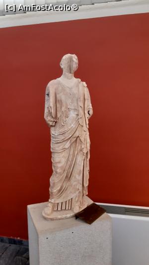 [P34] Statuie de preoteasă rugându-se » foto by Carmen Ion
 - 
<span class="allrVoted glyphicon glyphicon-heart hidden" id="av1268517"></span>
<a class="m-l-10 hidden" id="sv1268517" onclick="voting_Foto_DelVot(,1268517,5137)" role="button">șterge vot <span class="glyphicon glyphicon-remove"></span></a>
<a id="v91268517" class=" c-red"  onclick="voting_Foto_SetVot(1268517)" role="button"><span class="glyphicon glyphicon-heart-empty"></span> <b>LIKE</b> = Votează poza</a> <img class="hidden"  id="f1268517W9" src="/imagini/loader.gif" border="0" /><span class="AjErrMes hidden" id="e1268517ErM"></span>