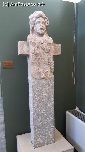 [P35] Stelă cu capul lui Heracle » foto by Carmen Ion
 - 
<span class="allrVoted glyphicon glyphicon-heart hidden" id="av1268518"></span>
<a class="m-l-10 hidden" id="sv1268518" onclick="voting_Foto_DelVot(,1268518,5137)" role="button">șterge vot <span class="glyphicon glyphicon-remove"></span></a>
<a id="v91268518" class=" c-red"  onclick="voting_Foto_SetVot(1268518)" role="button"><span class="glyphicon glyphicon-heart-empty"></span> <b>LIKE</b> = Votează poza</a> <img class="hidden"  id="f1268518W9" src="/imagini/loader.gif" border="0" /><span class="AjErrMes hidden" id="e1268518ErM"></span>