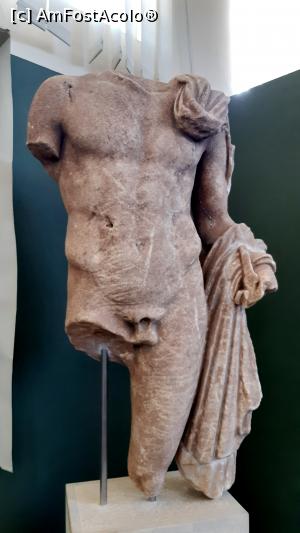 [P38] Statuia lui Machaon, fiul cel mare al lui Asklepios » foto by Carmen Ion
 - 
<span class="allrVoted glyphicon glyphicon-heart hidden" id="av1268521"></span>
<a class="m-l-10 hidden" id="sv1268521" onclick="voting_Foto_DelVot(,1268521,5137)" role="button">șterge vot <span class="glyphicon glyphicon-remove"></span></a>
<a id="v91268521" class=" c-red"  onclick="voting_Foto_SetVot(1268521)" role="button"><span class="glyphicon glyphicon-heart-empty"></span> <b>LIKE</b> = Votează poza</a> <img class="hidden"  id="f1268521W9" src="/imagini/loader.gif" border="0" /><span class="AjErrMes hidden" id="e1268521ErM"></span>