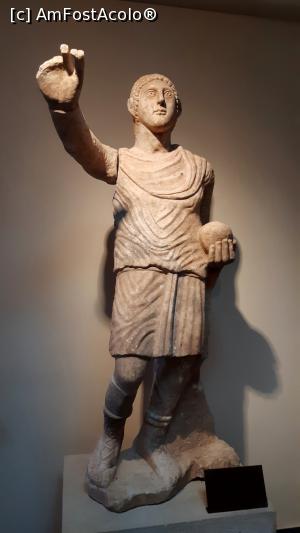 [P40] Statuie de împărat roman » foto by Carmen Ion
 - 
<span class="allrVoted glyphicon glyphicon-heart hidden" id="av1268523"></span>
<a class="m-l-10 hidden" id="sv1268523" onclick="voting_Foto_DelVot(,1268523,5137)" role="button">șterge vot <span class="glyphicon glyphicon-remove"></span></a>
<a id="v91268523" class=" c-red"  onclick="voting_Foto_SetVot(1268523)" role="button"><span class="glyphicon glyphicon-heart-empty"></span> <b>LIKE</b> = Votează poza</a> <img class="hidden"  id="f1268523W9" src="/imagini/loader.gif" border="0" /><span class="AjErrMes hidden" id="e1268523ErM"></span>