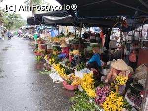 [P19] Piața de flori în Hoi An » foto by Marius 72
 - 
<span class="allrVoted glyphicon glyphicon-heart hidden" id="av1343350"></span>
<a class="m-l-10 hidden" id="sv1343350" onclick="voting_Foto_DelVot(,1343350,5166)" role="button">șterge vot <span class="glyphicon glyphicon-remove"></span></a>
<a id="v91343350" class=" c-red"  onclick="voting_Foto_SetVot(1343350)" role="button"><span class="glyphicon glyphicon-heart-empty"></span> <b>LIKE</b> = Votează poza</a> <img class="hidden"  id="f1343350W9" src="/imagini/loader.gif" border="0" /><span class="AjErrMes hidden" id="e1343350ErM"></span>