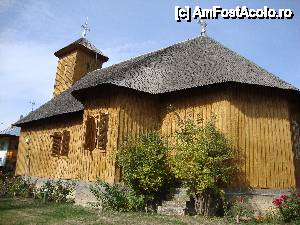 [P12] În centrul curții se află biserica veche a lăcașului de cult, ce poartă hramul ”Nașterea Maicii Domnului”.  » foto by Floryn81
 - 
<span class="allrVoted glyphicon glyphicon-heart hidden" id="av411321"></span>
<a class="m-l-10 hidden" id="sv411321" onclick="voting_Foto_DelVot(,411321,5170)" role="button">șterge vot <span class="glyphicon glyphicon-remove"></span></a>
<a id="v9411321" class=" c-red"  onclick="voting_Foto_SetVot(411321)" role="button"><span class="glyphicon glyphicon-heart-empty"></span> <b>LIKE</b> = Votează poza</a> <img class="hidden"  id="f411321W9" src="/imagini/loader.gif" border="0" /><span class="AjErrMes hidden" id="e411321ErM"></span>