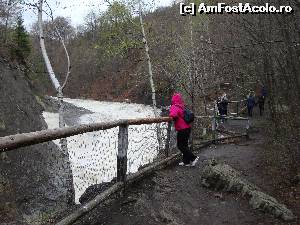 [P19] Ne-am înșirat strategic de-a lungul balustradei pentru a cerceta cascada în amănunt.  » foto by Floryn81
 - 
<span class="allrVoted glyphicon glyphicon-heart hidden" id="av611109"></span>
<a class="m-l-10 hidden" id="sv611109" onclick="voting_Foto_DelVot(,611109,5170)" role="button">șterge vot <span class="glyphicon glyphicon-remove"></span></a>
<a id="v9611109" class=" c-red"  onclick="voting_Foto_SetVot(611109)" role="button"><span class="glyphicon glyphicon-heart-empty"></span> <b>LIKE</b> = Votează poza</a> <img class="hidden"  id="f611109W9" src="/imagini/loader.gif" border="0" /><span class="AjErrMes hidden" id="e611109ErM"></span>