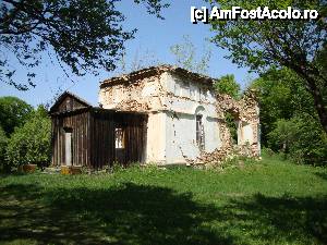 [P27] A treia biserică de la Mănăstirea Dălhăuți, în prezent aflată într-un grad avansat de degradare. Acest lăcaș de cult a purtat hramul ”Sfinții Împărați Constantin și Elena”.  » foto by Floryn81
 - 
<span class="allrVoted glyphicon glyphicon-heart hidden" id="av426900"></span>
<a class="m-l-10 hidden" id="sv426900" onclick="voting_Foto_DelVot(,426900,5177)" role="button">șterge vot <span class="glyphicon glyphicon-remove"></span></a>
<a id="v9426900" class=" c-red"  onclick="voting_Foto_SetVot(426900)" role="button"><span class="glyphicon glyphicon-heart-empty"></span> <b>LIKE</b> = Votează poza</a> <img class="hidden"  id="f426900W9" src="/imagini/loader.gif" border="0" /><span class="AjErrMes hidden" id="e426900ErM"></span>