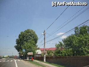 [P31] La plecare am fotografiat indicatorul din localitatea Golești, aflată în vecinătatea municipiului Focșani. Acest indicator de pe DN2-E85 ne-a arătat drumul către Mănăstirea Dălhăuți.  » foto by Floryn81
 - 
<span class="allrVoted glyphicon glyphicon-heart hidden" id="av426904"></span>
<a class="m-l-10 hidden" id="sv426904" onclick="voting_Foto_DelVot(,426904,5177)" role="button">șterge vot <span class="glyphicon glyphicon-remove"></span></a>
<a id="v9426904" class=" c-red"  onclick="voting_Foto_SetVot(426904)" role="button"><span class="glyphicon glyphicon-heart-empty"></span> <b>LIKE</b> = Votează poza</a> <img class="hidden"  id="f426904W9" src="/imagini/loader.gif" border="0" /><span class="AjErrMes hidden" id="e426904ErM"></span>