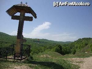[P04] Ne apropiem de Mănăstirea Dălhăuți (săgeata indică amplasarea lăcașului de cult).  » foto by Floryn81
 - 
<span class="allrVoted glyphicon glyphicon-heart hidden" id="av426859"></span>
<a class="m-l-10 hidden" id="sv426859" onclick="voting_Foto_DelVot(,426859,5177)" role="button">șterge vot <span class="glyphicon glyphicon-remove"></span></a>
<a id="v9426859" class=" c-red"  onclick="voting_Foto_SetVot(426859)" role="button"><span class="glyphicon glyphicon-heart-empty"></span> <b>LIKE</b> = Votează poza</a> <img class="hidden"  id="f426859W9" src="/imagini/loader.gif" border="0" /><span class="AjErrMes hidden" id="e426859ErM"></span>