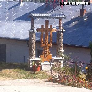 [P26] Troiță din curtea Schitului » foto by Yersinia Pestis
 - 
<span class="allrVoted glyphicon glyphicon-heart hidden" id="av557801"></span>
<a class="m-l-10 hidden" id="sv557801" onclick="voting_Foto_DelVot(,557801,5177)" role="button">șterge vot <span class="glyphicon glyphicon-remove"></span></a>
<a id="v9557801" class=" c-red"  onclick="voting_Foto_SetVot(557801)" role="button"><span class="glyphicon glyphicon-heart-empty"></span> <b>LIKE</b> = Votează poza</a> <img class="hidden"  id="f557801W9" src="/imagini/loader.gif" border="0" /><span class="AjErrMes hidden" id="e557801ErM"></span>
