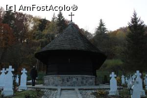 [P69] Mănăstirea Dintr-un Lemn, Bisericuța din lemn înconjurată de călugărițele aflate în veșnică odihnă » foto by mprofeanu
 - 
<span class="allrVoted glyphicon glyphicon-heart hidden" id="av1205553"></span>
<a class="m-l-10 hidden" id="sv1205553" onclick="voting_Foto_DelVot(,1205553,5203)" role="button">șterge vot <span class="glyphicon glyphicon-remove"></span></a>
<a id="v91205553" class=" c-red"  onclick="voting_Foto_SetVot(1205553)" role="button"><span class="glyphicon glyphicon-heart-empty"></span> <b>LIKE</b> = Votează poza</a> <img class="hidden"  id="f1205553W9" src="/imagini/loader.gif" border="0" /><span class="AjErrMes hidden" id="e1205553ErM"></span>