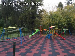 [P11] Locul de joaca in parcul Central din Govora » foto by julyalina
 - 
<span class="allrVoted glyphicon glyphicon-heart hidden" id="av813141"></span>
<a class="m-l-10 hidden" id="sv813141" onclick="voting_Foto_DelVot(,813141,5203)" role="button">șterge vot <span class="glyphicon glyphicon-remove"></span></a>
<a id="v9813141" class=" c-red"  onclick="voting_Foto_SetVot(813141)" role="button"><span class="glyphicon glyphicon-heart-empty"></span> <b>LIKE</b> = Votează poza</a> <img class="hidden"  id="f813141W9" src="/imagini/loader.gif" border="0" /><span class="AjErrMes hidden" id="e813141ErM"></span>