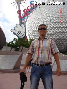 [P02] Intrarea in Epcot » foto by valeamariei
 - 
<span class="allrVoted glyphicon glyphicon-heart hidden" id="av58080"></span>
<a class="m-l-10 hidden" id="sv58080" onclick="voting_Foto_DelVot(,58080,5211)" role="button">șterge vot <span class="glyphicon glyphicon-remove"></span></a>
<a id="v958080" class=" c-red"  onclick="voting_Foto_SetVot(58080)" role="button"><span class="glyphicon glyphicon-heart-empty"></span> <b>LIKE</b> = Votează poza</a> <img class="hidden"  id="f58080W9" src="/imagini/loader.gif" border="0" /><span class="AjErrMes hidden" id="e58080ErM"></span>