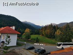 [P07] Academia Sâmbăta - vedere pe geamul camerei de la mansardă » foto by calator2000
 - 
<span class="allrVoted glyphicon glyphicon-heart hidden" id="av1318828"></span>
<a class="m-l-10 hidden" id="sv1318828" onclick="voting_Foto_DelVot(,1318828,5217)" role="button">șterge vot <span class="glyphicon glyphicon-remove"></span></a>
<a id="v91318828" class=" c-red"  onclick="voting_Foto_SetVot(1318828)" role="button"><span class="glyphicon glyphicon-heart-empty"></span> <b>LIKE</b> = Votează poza</a> <img class="hidden"  id="f1318828W9" src="/imagini/loader.gif" border="0" /><span class="AjErrMes hidden" id="e1318828ErM"></span>