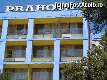 [P51] Detaliu la Hotel Prahova. Aici am stat în 1998 (când am fost cu tata pentru ultima oară la mare, întru amintirea vacanţelor copilăriei din anii '70-'80) şi voi sta, cel mai probabil, în 2014, deoarece e cel mai ieftin hotel din Neptun şi nu am bani de aruncat unde e mai scump, la condiţii similare.  » foto by Neptunus
 - 
<span class="allrVoted glyphicon glyphicon-heart hidden" id="av483294"></span>
<a class="m-l-10 hidden" id="sv483294" onclick="voting_Foto_DelVot(,483294,5218)" role="button">șterge vot <span class="glyphicon glyphicon-remove"></span></a>
<a id="v9483294" class=" c-red"  onclick="voting_Foto_SetVot(483294)" role="button"><span class="glyphicon glyphicon-heart-empty"></span> <b>LIKE</b> = Votează poza</a> <img class="hidden"  id="f483294W9" src="/imagini/loader.gif" border="0" /><span class="AjErrMes hidden" id="e483294ErM"></span>