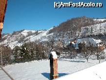 [P01] Vedere din balconul camerei aflat la mansarda pensiunii Belvedere din Bran... » foto by Daniel35
 - 
<span class="allrVoted glyphicon glyphicon-heart hidden" id="av58587"></span>
<a class="m-l-10 hidden" id="sv58587" onclick="voting_Foto_DelVot(,58587,5225)" role="button">șterge vot <span class="glyphicon glyphicon-remove"></span></a>
<a id="v958587" class=" c-red"  onclick="voting_Foto_SetVot(58587)" role="button"><span class="glyphicon glyphicon-heart-empty"></span> <b>LIKE</b> = Votează poza</a> <img class="hidden"  id="f58587W9" src="/imagini/loader.gif" border="0" /><span class="AjErrMes hidden" id="e58587ErM"></span>