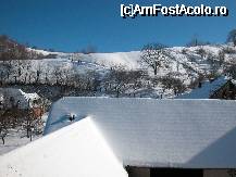 [P02] Tot din balconul camerei, dar alt unghi, jos in fata se vede poiata unde proprietarul avea vaca si niste oitze... » foto by Daniel35
 - 
<span class="allrVoted glyphicon glyphicon-heart hidden" id="av58589"></span>
<a class="m-l-10 hidden" id="sv58589" onclick="voting_Foto_DelVot(,58589,5225)" role="button">șterge vot <span class="glyphicon glyphicon-remove"></span></a>
<a id="v958589" class=" c-red"  onclick="voting_Foto_SetVot(58589)" role="button"><span class="glyphicon glyphicon-heart-empty"></span> <b>LIKE</b> = Votează poza</a> <img class="hidden"  id="f58589W9" src="/imagini/loader.gif" border="0" /><span class="AjErrMes hidden" id="e58589ErM"></span>
