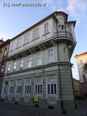 [P11] Clădire în centrul Timișoarei.  » foto by tata123 🔱
 - 
<span class="allrVoted glyphicon glyphicon-heart hidden" id="av1133314"></span>
<a class="m-l-10 hidden" id="sv1133314" onclick="voting_Foto_DelVot(,1133314,5428)" role="button">șterge vot <span class="glyphicon glyphicon-remove"></span></a>
<a id="v91133314" class=" c-red"  onclick="voting_Foto_SetVot(1133314)" role="button"><span class="glyphicon glyphicon-heart-empty"></span> <b>LIKE</b> = Votează poza</a> <img class="hidden"  id="f1133314W9" src="/imagini/loader.gif" border="0" /><span class="AjErrMes hidden" id="e1133314ErM"></span>