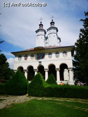 [P27] Mânăstirea Ciolanu, biserica nouă » foto by crismis
 - 
<span class="allrVoted glyphicon glyphicon-heart hidden" id="av1168064"></span>
<a class="m-l-10 hidden" id="sv1168064" onclick="voting_Foto_DelVot(,1168064,5439)" role="button">șterge vot <span class="glyphicon glyphicon-remove"></span></a>
<a id="v91168064" class=" c-red"  onclick="voting_Foto_SetVot(1168064)" role="button"><span class="glyphicon glyphicon-heart-empty"></span> <b>LIKE</b> = Votează poza</a> <img class="hidden"  id="f1168064W9" src="/imagini/loader.gif" border="0" /><span class="AjErrMes hidden" id="e1168064ErM"></span>
