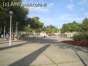 [P04] Intrarea ambelor parcuri cu casele de bilete. Pe dreapta se intra in PortAventura, iar in stanga Caribe Park.  » foto by vacantamea2012
 - 
<span class="allrVoted glyphicon glyphicon-heart hidden" id="av761535"></span>
<a class="m-l-10 hidden" id="sv761535" onclick="voting_Foto_DelVot(,761535,5455)" role="button">șterge vot <span class="glyphicon glyphicon-remove"></span></a>
<a id="v9761535" class=" c-red"  onclick="voting_Foto_SetVot(761535)" role="button"><span class="glyphicon glyphicon-heart-empty"></span> <b>LIKE</b> = Votează poza</a> <img class="hidden"  id="f761535W9" src="/imagini/loader.gif" border="0" /><span class="AjErrMes hidden" id="e761535ErM"></span>