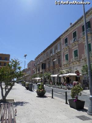 [P19] Corso Umberto, principala ruta de intrare in Insula Ortigia » foto by amero
 - 
<span class="allrVoted glyphicon glyphicon-heart hidden" id="av665704"></span>
<a class="m-l-10 hidden" id="sv665704" onclick="voting_Foto_DelVot(,665704,5466)" role="button">șterge vot <span class="glyphicon glyphicon-remove"></span></a>
<a id="v9665704" class=" c-red"  onclick="voting_Foto_SetVot(665704)" role="button"><span class="glyphicon glyphicon-heart-empty"></span> <b>LIKE</b> = Votează poza</a> <img class="hidden"  id="f665704W9" src="/imagini/loader.gif" border="0" /><span class="AjErrMes hidden" id="e665704ErM"></span>