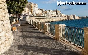 [P15] Ortigia - faleza » foto by Carmen Ion
 - 
<span class="allrVoted glyphicon glyphicon-heart hidden" id="av541505"></span>
<a class="m-l-10 hidden" id="sv541505" onclick="voting_Foto_DelVot(,541505,5466)" role="button">șterge vot <span class="glyphicon glyphicon-remove"></span></a>
<a id="v9541505" class=" c-red"  onclick="voting_Foto_SetVot(541505)" role="button"><span class="glyphicon glyphicon-heart-empty"></span> <b>LIKE</b> = Votează poza</a> <img class="hidden"  id="f541505W9" src="/imagini/loader.gif" border="0" /><span class="AjErrMes hidden" id="e541505ErM"></span>