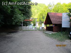 [P22] Parcarea și intrarea în Cheile Tișiței » foto by puiutea
 - 
<span class="allrVoted glyphicon glyphicon-heart hidden" id="av1247733"></span>
<a class="m-l-10 hidden" id="sv1247733" onclick="voting_Foto_DelVot(,1247733,5504)" role="button">șterge vot <span class="glyphicon glyphicon-remove"></span></a>
<a id="v91247733" class=" c-red"  onclick="voting_Foto_SetVot(1247733)" role="button"><span class="glyphicon glyphicon-heart-empty"></span> <b>LIKE</b> = Votează poza</a> <img class="hidden"  id="f1247733W9" src="/imagini/loader.gif" border="0" /><span class="AjErrMes hidden" id="e1247733ErM"></span>