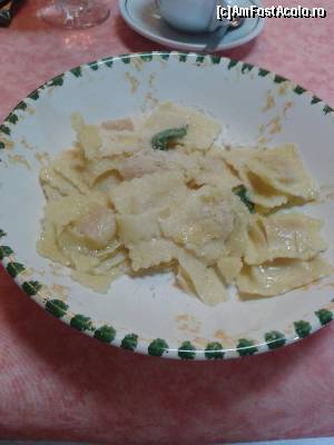 [P19] Ristorante Vinotera Oradea - Ravioli ai Formaggi Burro e Salvia.  » foto by bogumil
 - 
<span class="allrVoted glyphicon glyphicon-heart hidden" id="av625982"></span>
<a class="m-l-10 hidden" id="sv625982" onclick="voting_Foto_DelVot(,625982,5534)" role="button">șterge vot <span class="glyphicon glyphicon-remove"></span></a>
<a id="v9625982" class=" c-red"  onclick="voting_Foto_SetVot(625982)" role="button"><span class="glyphicon glyphicon-heart-empty"></span> <b>LIKE</b> = Votează poza</a> <img class="hidden"  id="f625982W9" src="/imagini/loader.gif" border="0" /><span class="AjErrMes hidden" id="e625982ErM"></span>