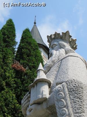 [P15] Statuia ctitorului Alexandru cel Bun - Mănăstirea Bistrița - Neamț.  » foto by tata123 🔱
 - 
<span class="allrVoted glyphicon glyphicon-heart hidden" id="av767145"></span>
<a class="m-l-10 hidden" id="sv767145" onclick="voting_Foto_DelVot(,767145,5547)" role="button">șterge vot <span class="glyphicon glyphicon-remove"></span></a>
<a id="v9767145" class=" c-red"  onclick="voting_Foto_SetVot(767145)" role="button"><span class="glyphicon glyphicon-heart-empty"></span> <b>LIKE</b> = Votează poza</a> <img class="hidden"  id="f767145W9" src="/imagini/loader.gif" border="0" /><span class="AjErrMes hidden" id="e767145ErM"></span>