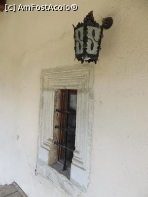 [P19] Fereastră - clădirea în care se află „Colecția de artă bisericească” - Mănăstirea Bistrița - Neamț.  » foto by tata123 🔱
 - 
<span class="allrVoted glyphicon glyphicon-heart hidden" id="av767149"></span>
<a class="m-l-10 hidden" id="sv767149" onclick="voting_Foto_DelVot(,767149,5547)" role="button">șterge vot <span class="glyphicon glyphicon-remove"></span></a>
<a id="v9767149" class=" c-red"  onclick="voting_Foto_SetVot(767149)" role="button"><span class="glyphicon glyphicon-heart-empty"></span> <b>LIKE</b> = Votează poza</a> <img class="hidden"  id="f767149W9" src="/imagini/loader.gif" border="0" /><span class="AjErrMes hidden" id="e767149ErM"></span>