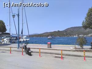 [P55] Faleza din Poros și în fundal Galatas » foto by Carmen Ion
 - 
<span class="allrVoted glyphicon glyphicon-heart hidden" id="av1067734"></span>
<a class="m-l-10 hidden" id="sv1067734" onclick="voting_Foto_DelVot(,1067734,5571)" role="button">șterge vot <span class="glyphicon glyphicon-remove"></span></a>
<a id="v91067734" class=" c-red"  onclick="voting_Foto_SetVot(1067734)" role="button"><span class="glyphicon glyphicon-heart-empty"></span> <b>LIKE</b> = Votează poza</a> <img class="hidden"  id="f1067734W9" src="/imagini/loader.gif" border="0" /><span class="AjErrMes hidden" id="e1067734ErM"></span>