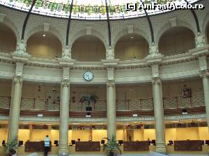 [P13] Interiorul bogat ornamentat al clădirii poştei centrale.  » foto by Carmen Ion
 - 
<span class="allrVoted glyphicon glyphicon-heart hidden" id="av649428"></span>
<a class="m-l-10 hidden" id="sv649428" onclick="voting_Foto_DelVot(,649428,5604)" role="button">șterge vot <span class="glyphicon glyphicon-remove"></span></a>
<a id="v9649428" class=" c-red"  onclick="voting_Foto_SetVot(649428)" role="button"><span class="glyphicon glyphicon-heart-empty"></span> <b>LIKE</b> = Votează poza</a> <img class="hidden"  id="f649428W9" src="/imagini/loader.gif" border="0" /><span class="AjErrMes hidden" id="e649428ErM"></span>