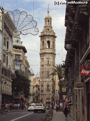 [P37] Torre Catalina poate fi cel mai bine admirat de pe Calle de la Paz.  » foto by Carmen Ion
 - 
<span class="allrVoted glyphicon glyphicon-heart hidden" id="av649471"></span>
<a class="m-l-10 hidden" id="sv649471" onclick="voting_Foto_DelVot(,649471,5604)" role="button">șterge vot <span class="glyphicon glyphicon-remove"></span></a>
<a id="v9649471" class=" c-red"  onclick="voting_Foto_SetVot(649471)" role="button"><span class="glyphicon glyphicon-heart-empty"></span> <b>LIKE</b> = Votează poza</a> <img class="hidden"  id="f649471W9" src="/imagini/loader.gif" border="0" /><span class="AjErrMes hidden" id="e649471ErM"></span>