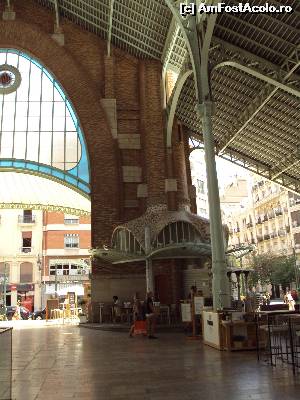 [P12] Mercado de Colon - interior. Formele rotunjite amintesc de Gaudi.  » foto by Carmen Ion
 - 
<span class="allrVoted glyphicon glyphicon-heart hidden" id="av649925"></span>
<a class="m-l-10 hidden" id="sv649925" onclick="voting_Foto_DelVot(,649925,5604)" role="button">șterge vot <span class="glyphicon glyphicon-remove"></span></a>
<a id="v9649925" class=" c-red"  onclick="voting_Foto_SetVot(649925)" role="button"><span class="glyphicon glyphicon-heart-empty"></span> <b>LIKE</b> = Votează poza</a> <img class="hidden"  id="f649925W9" src="/imagini/loader.gif" border="0" /><span class="AjErrMes hidden" id="e649925ErM"></span>