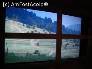 [P21] Dincolo de fereastra stânii este amplasat un monitor care redă imagini specifice zonelor montane unde mioarele sunt duse vara la păscut.  » foto by Floryn81
 - 
<span class="allrVoted glyphicon glyphicon-heart hidden" id="av878247"></span>
<a class="m-l-10 hidden" id="sv878247" onclick="voting_Foto_DelVot(,878247,5641)" role="button">șterge vot <span class="glyphicon glyphicon-remove"></span></a>
<a id="v9878247" class=" c-red"  onclick="voting_Foto_SetVot(878247)" role="button"><span class="glyphicon glyphicon-heart-empty"></span> <b>LIKE</b> = Votează poza</a> <img class="hidden"  id="f878247W9" src="/imagini/loader.gif" border="0" /><span class="AjErrMes hidden" id="e878247ErM"></span>
